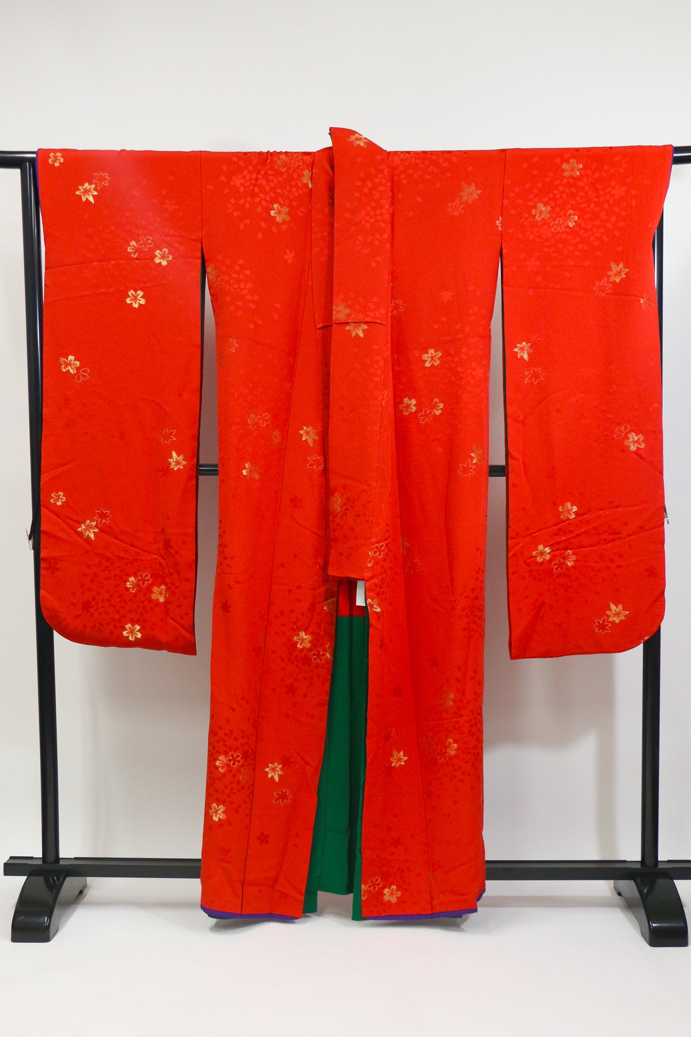 Elegant Red Kimono with Gold Sakura Pattern|赤 × 金 桜模様の上品な振袖◆twff715