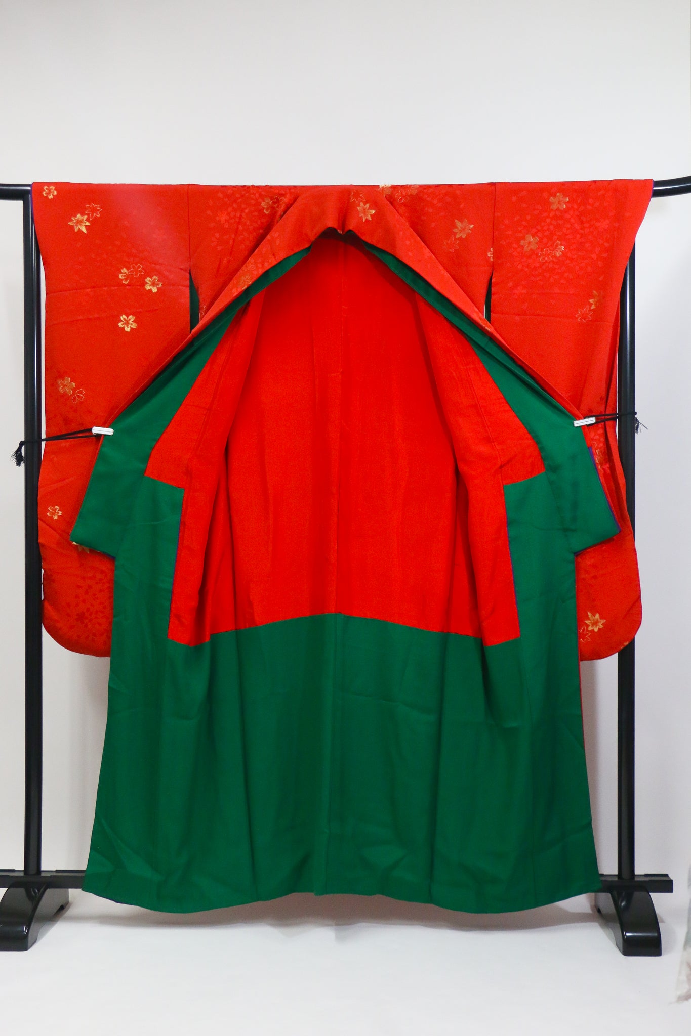 Elegant Red Kimono with Gold Sakura Pattern|赤 × 金 桜模様の上品な振袖◆twff715