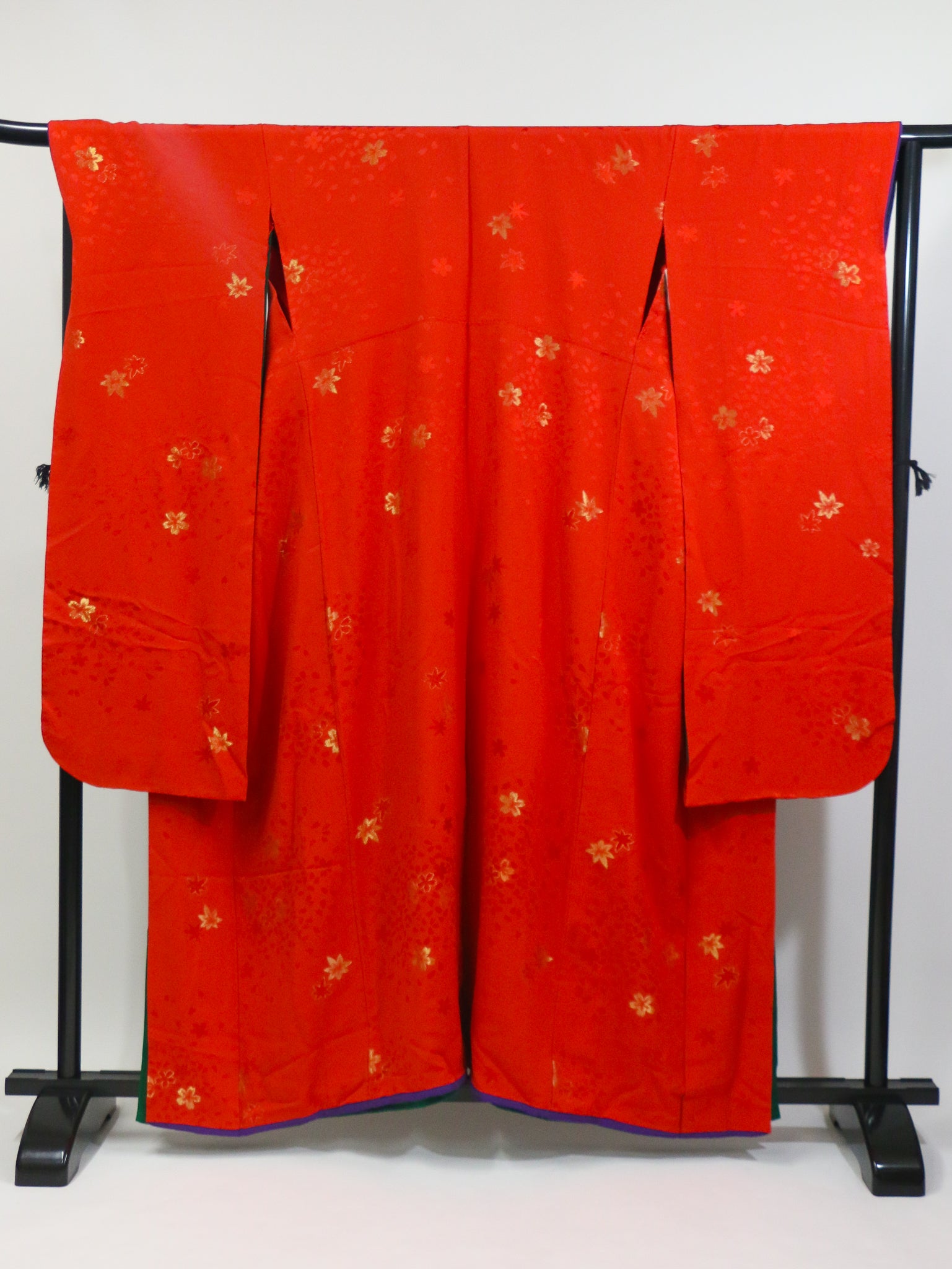 Elegant Red Kimono with Gold Sakura Pattern|赤 × 金 桜模様の上品な振袖◆twff715