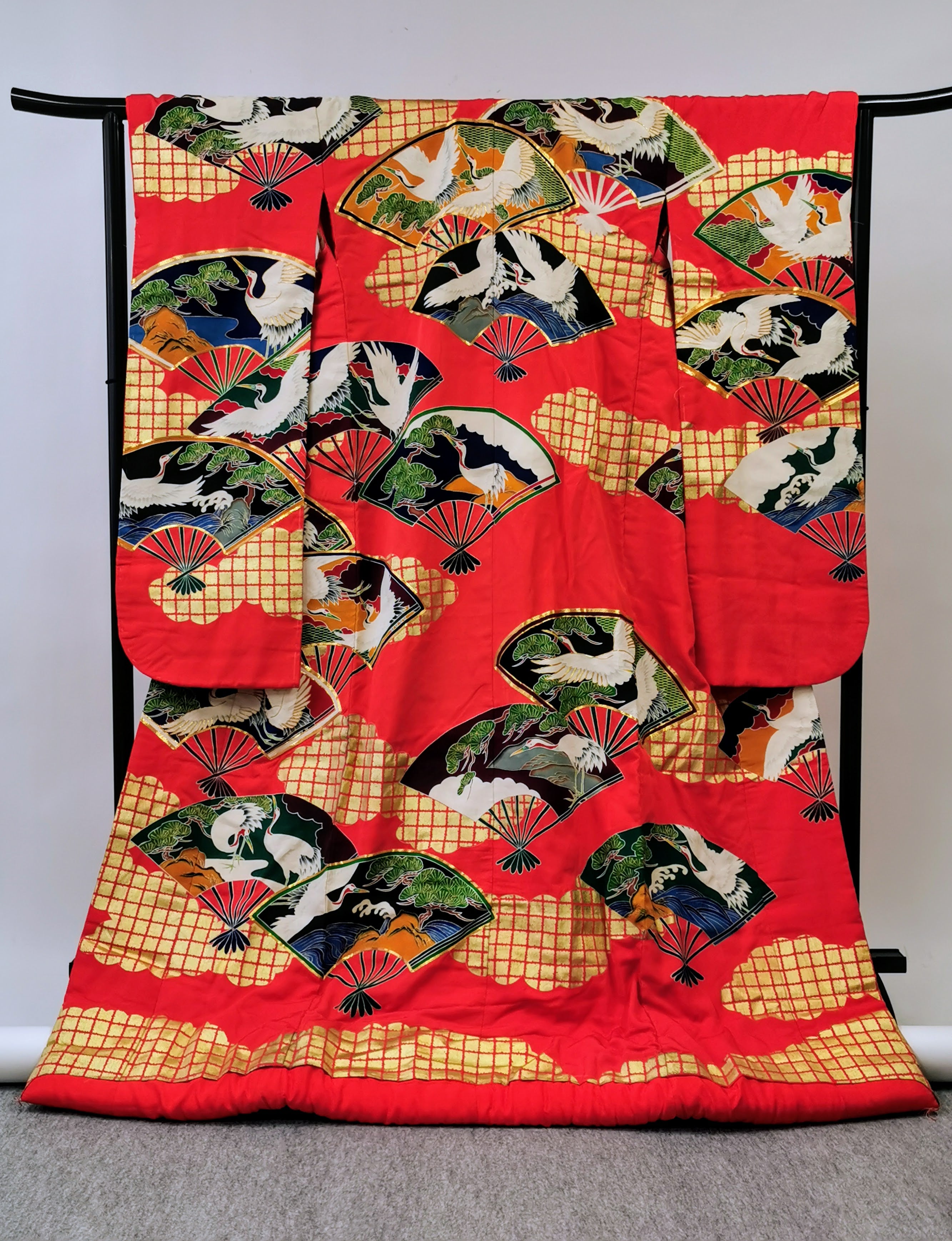 伝統的な日本の色打掛　豪華刺繍 色打掛 豪華 刺繍 婚礼 結婚式 花嫁衣装 古着◇twku105 – Antiques