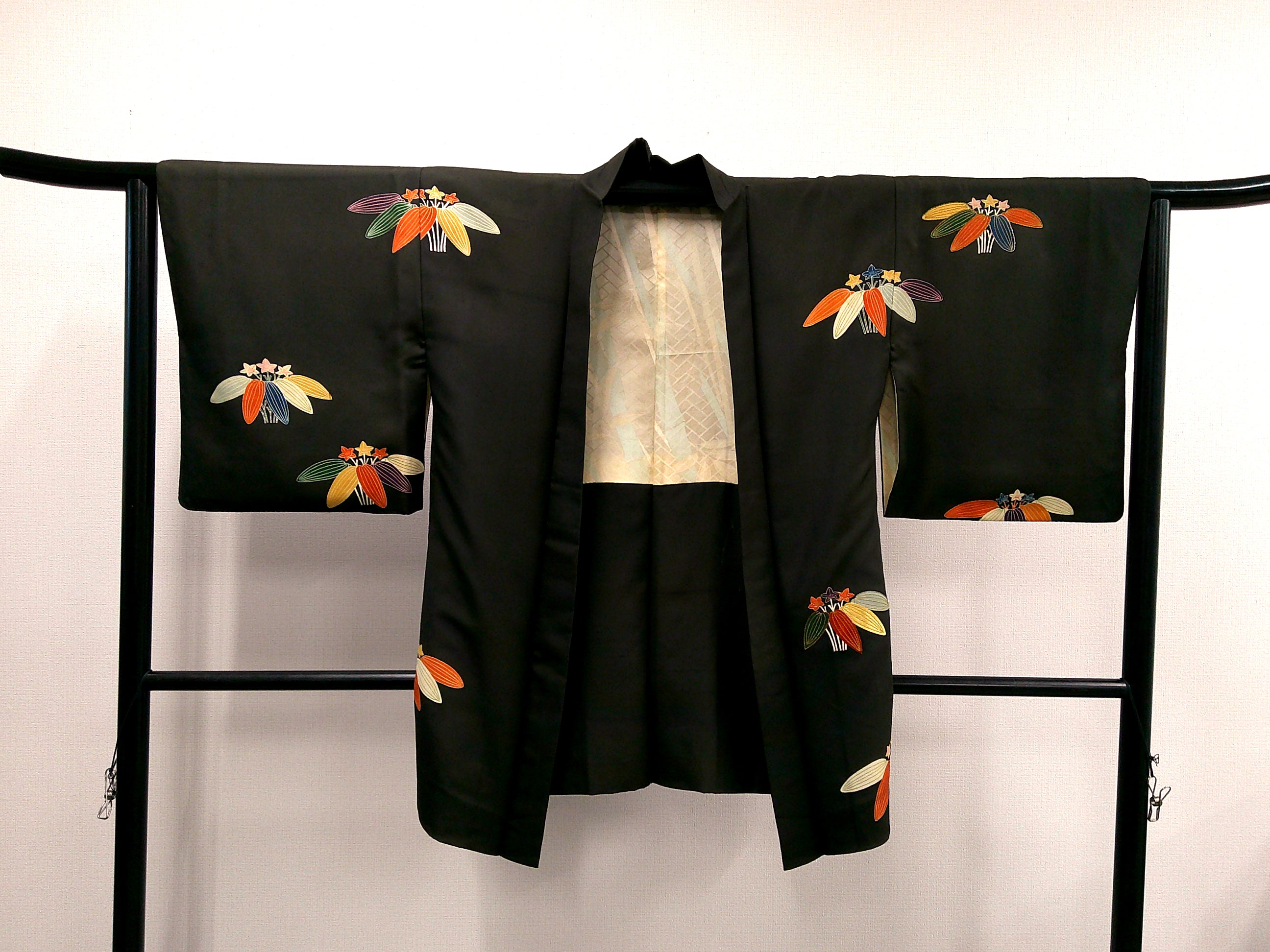 ◇KWH018 羽織 紐付き Haori 黒 古着 レトロ 和服