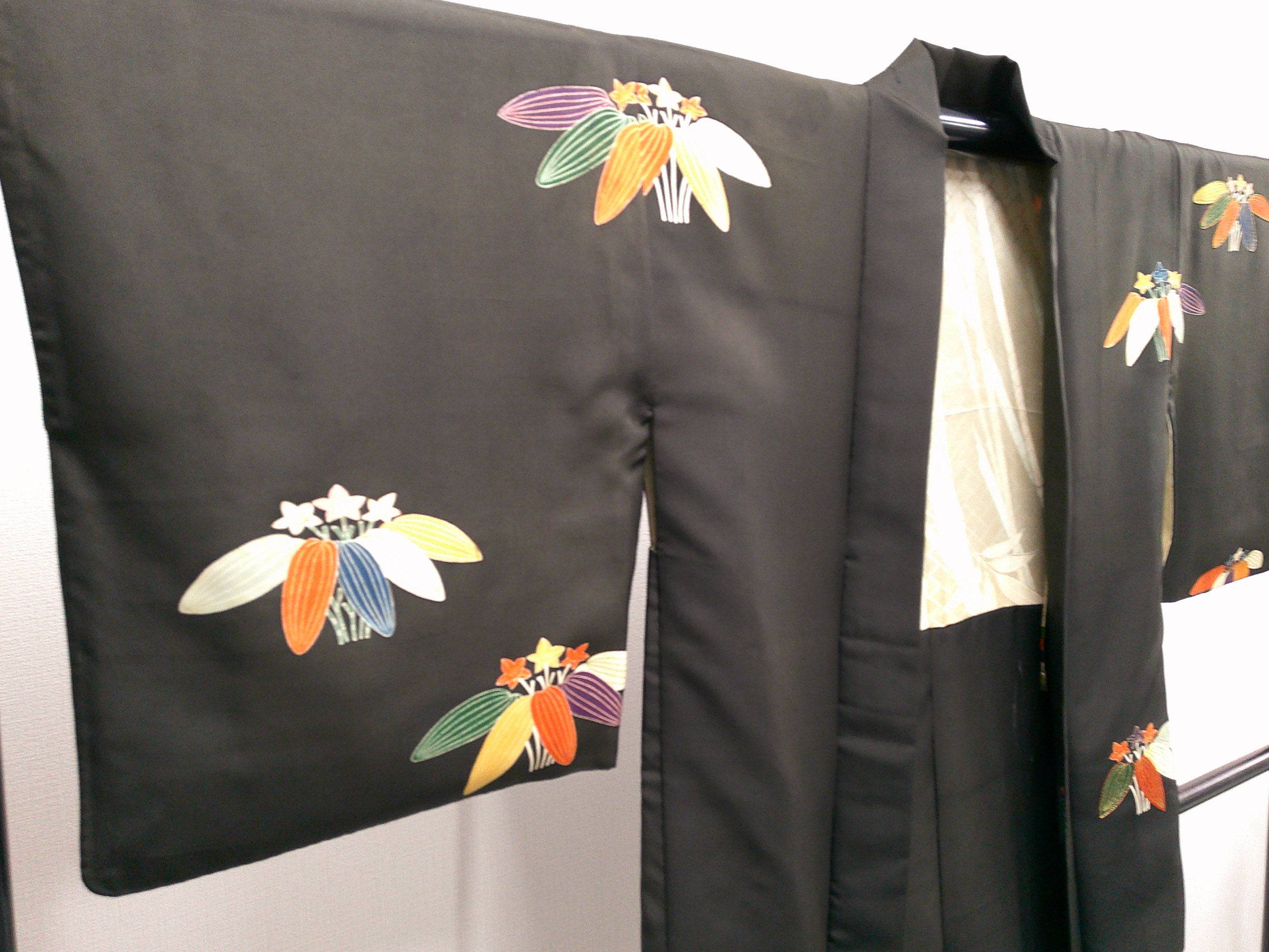 ◇KWH018 羽織 紐付き Haori 黒 古着 レトロ 和服