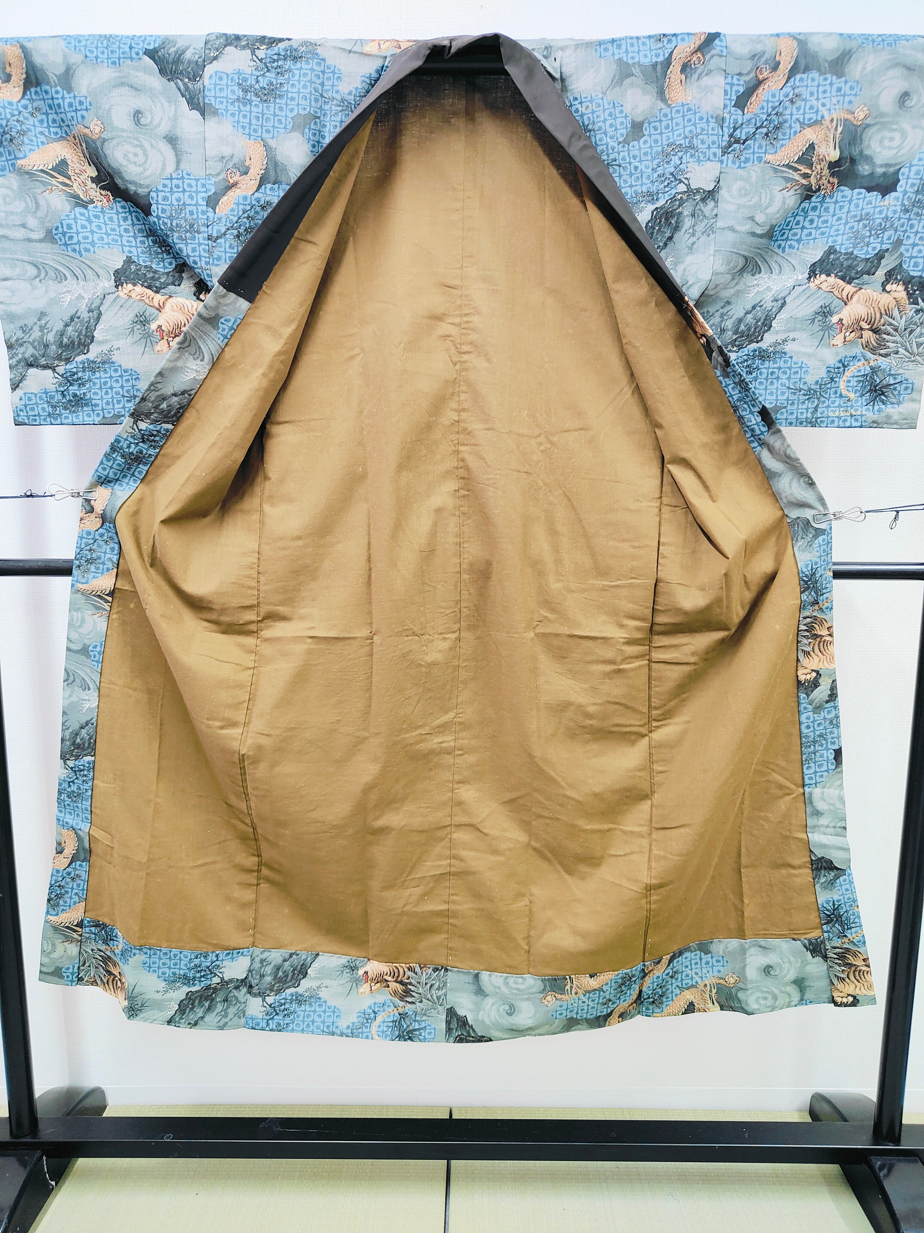 ♢KMJ006 襦袢 虎 龍 金箔 アンティーク 中古