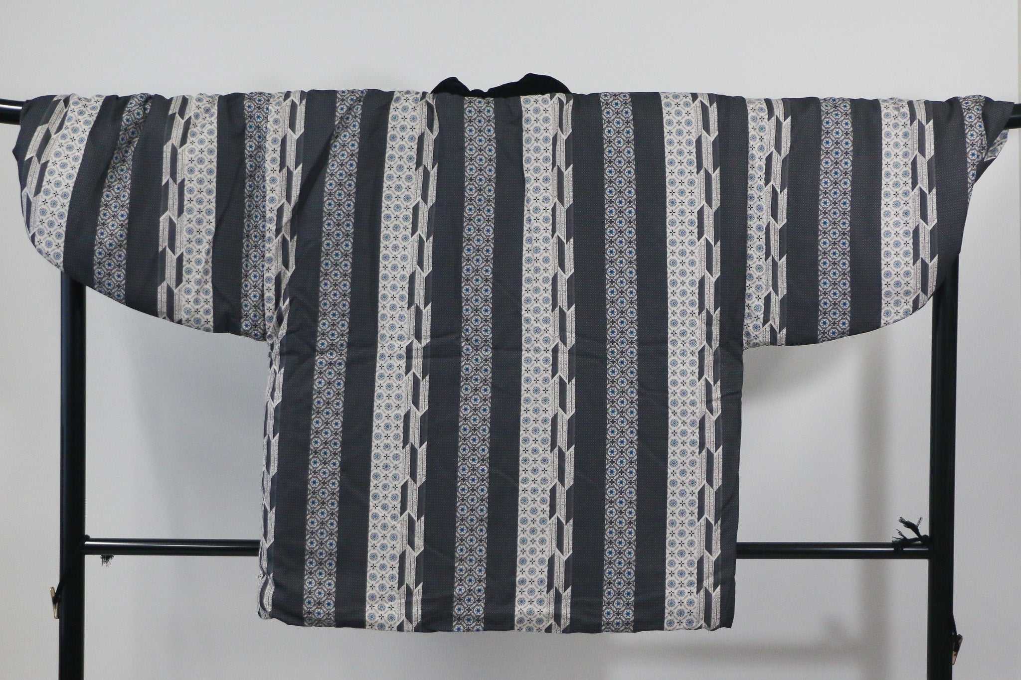 Traditional Japanese Hanten Jacket | 綿入れはんてん（男女兼用・グレー系）軽くて暖かい部屋着◆th683