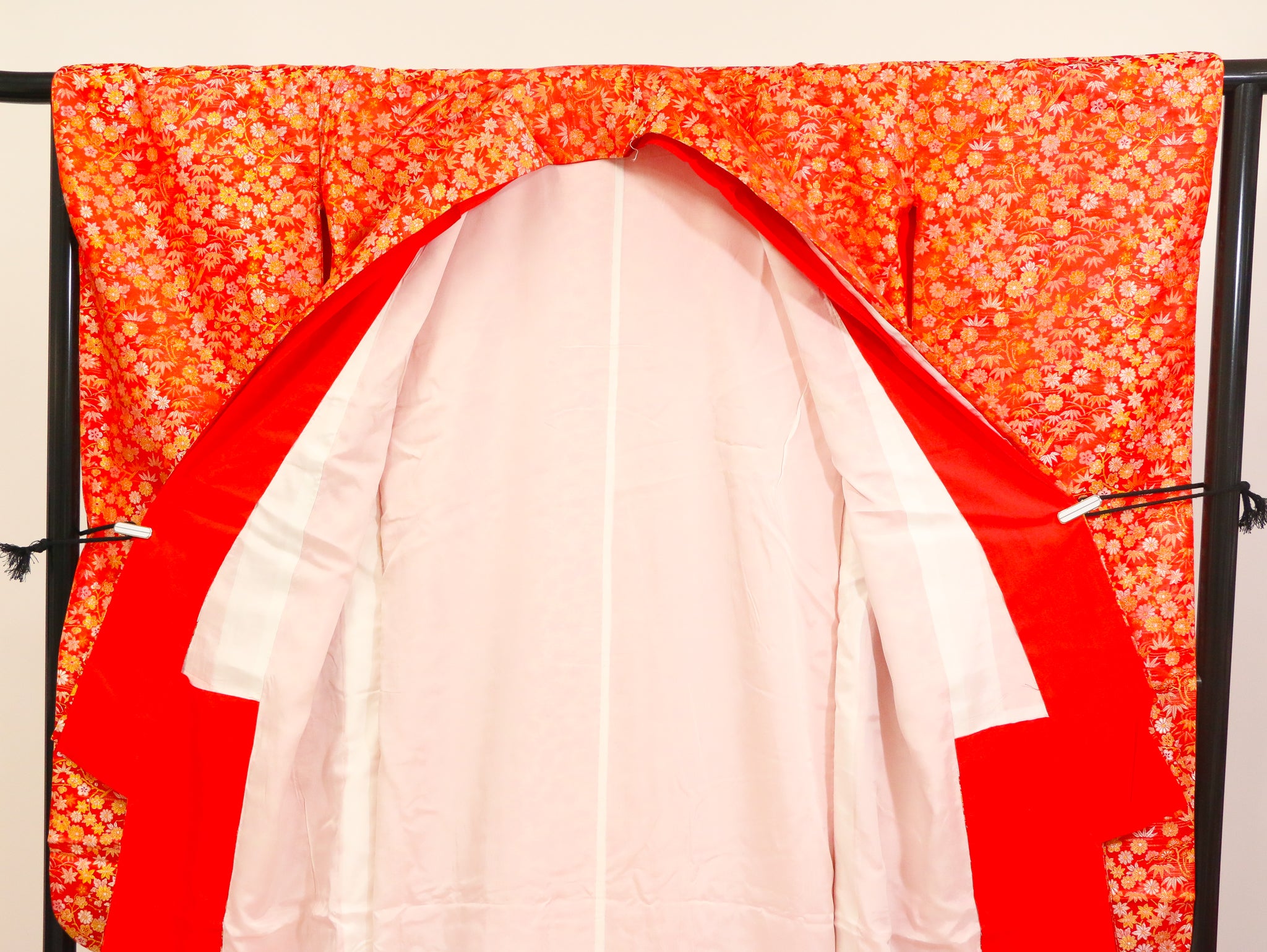 Red Bridal “Hikizuri” Kimono – Embroidered Floral Pattern / 朱赤の引き振袖・金糸の総柄刺繍◆twff714