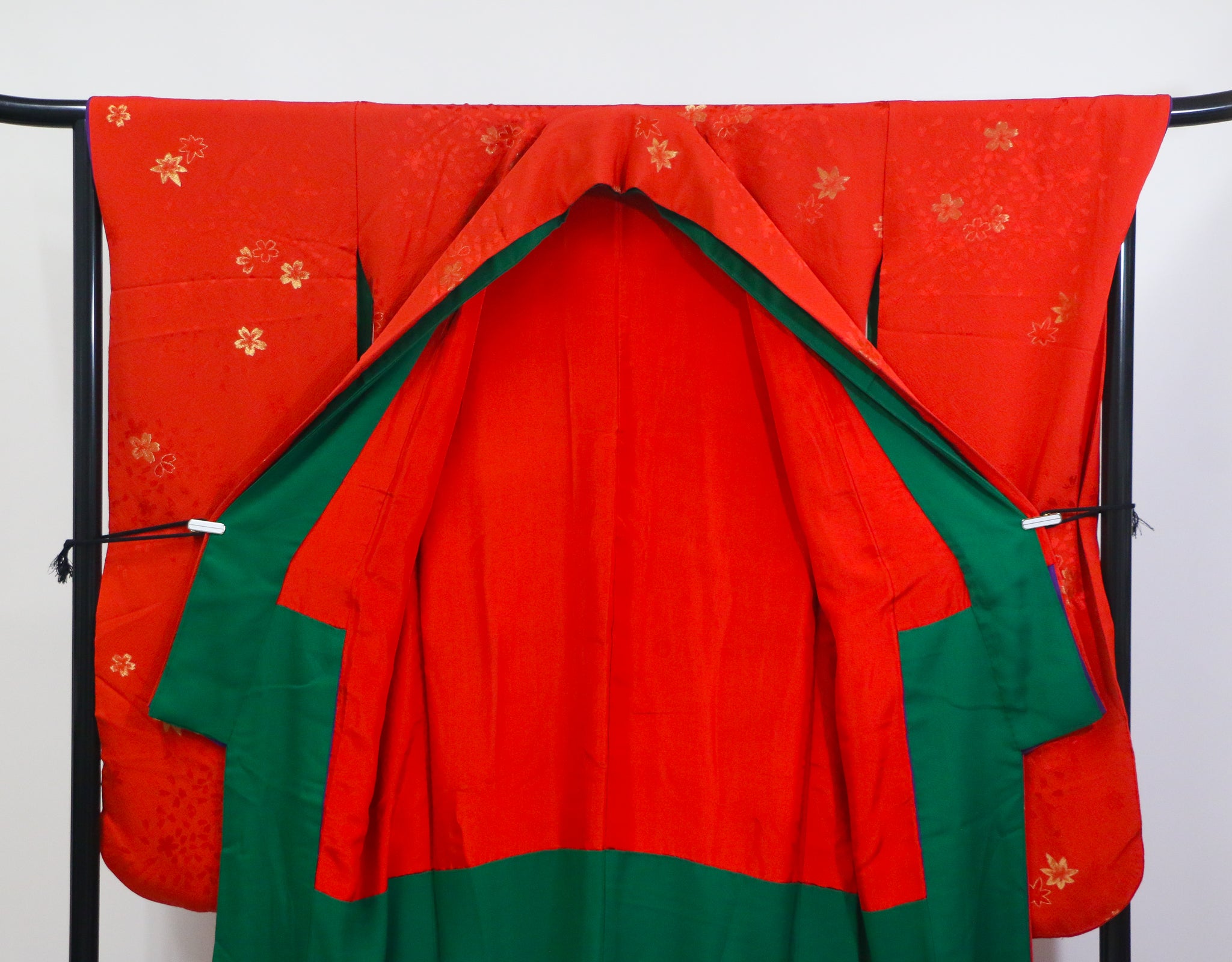 Elegant Red Kimono with Gold Sakura Pattern｜赤 × 金 桜模様の上品な振袖◆twff715