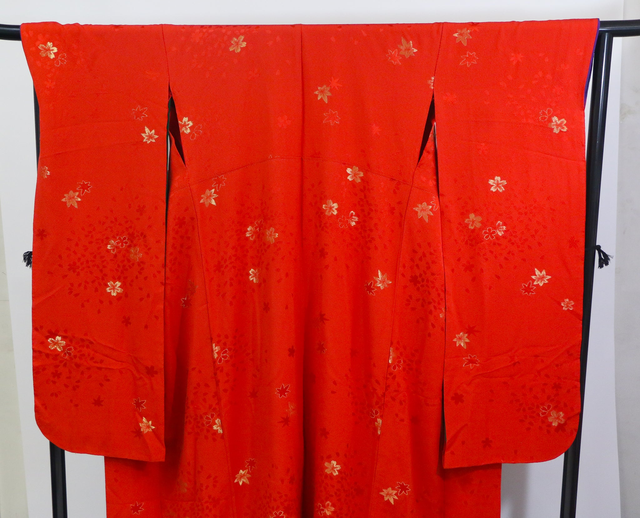 Elegant Red Kimono with Gold Sakura Pattern｜赤 × 金 桜模様の上品な振袖◆twff715
