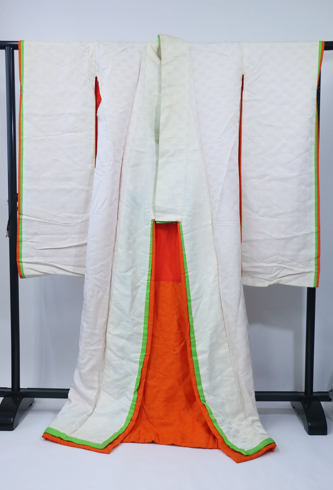 女性 振袖（引き振袖風） 白×朱赤｜正絹混・中古｜婚礼・舞台衣装・リメイク用 Women’s Furisode (Hikifurisode Style) White & Vermilion｜Silk Mix｜Used◆twf736