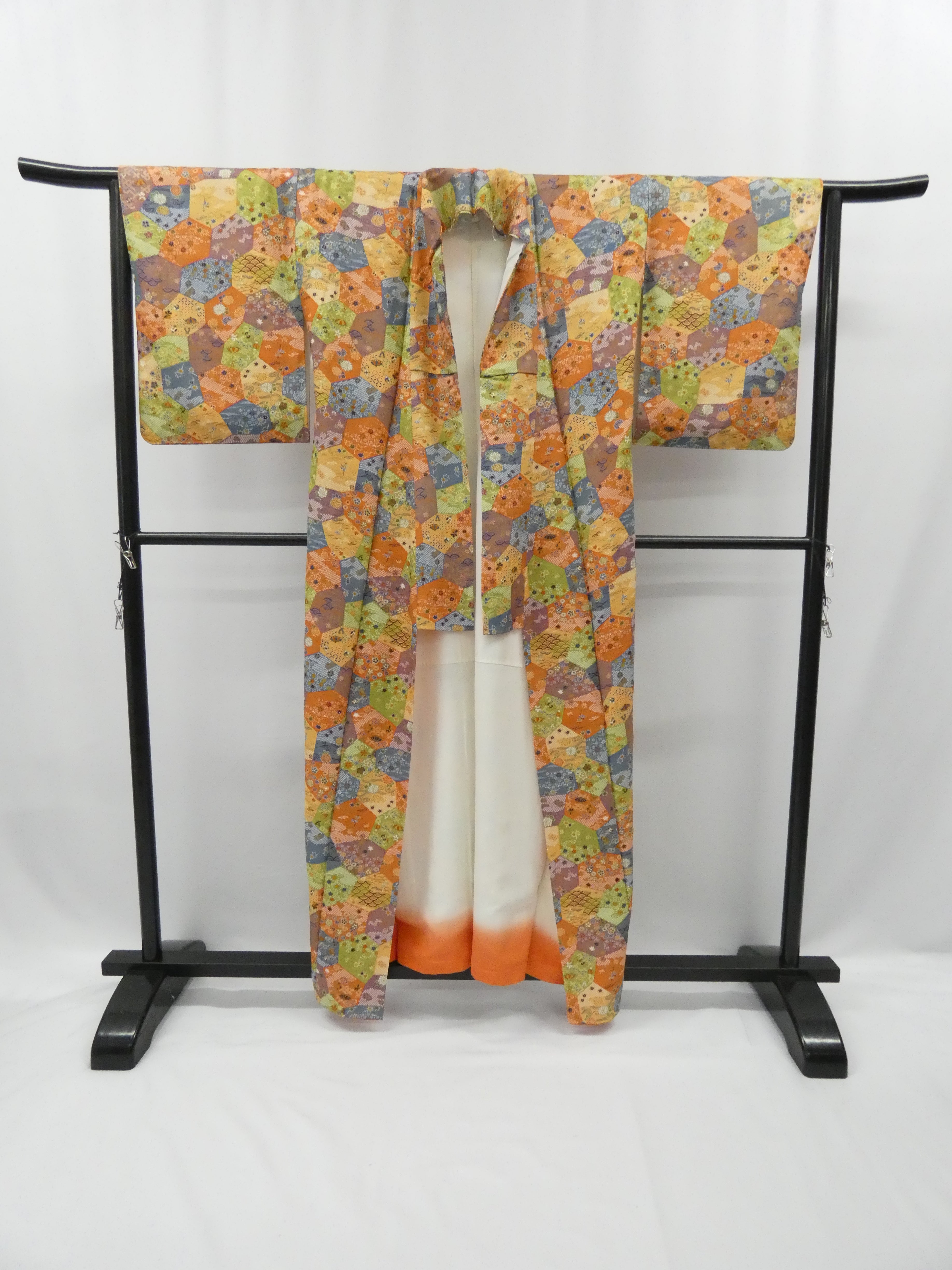 ◇KWK072 着物 袷着物 小紋 橙色 総柄 アンティーク  MIX 中古